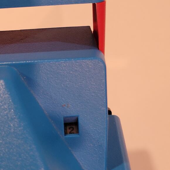 Hello Kitty Polaroid 600 Blue Refurbished by Retrospekt Limited Edition - Picture 8 of 11